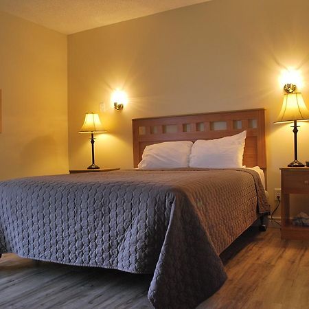 Midtrail Motel Плезънт Бей Екстериор снимка