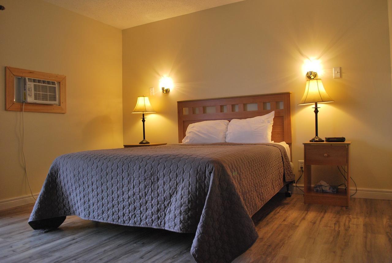 Midtrail Motel Плезънт Бей Екстериор снимка