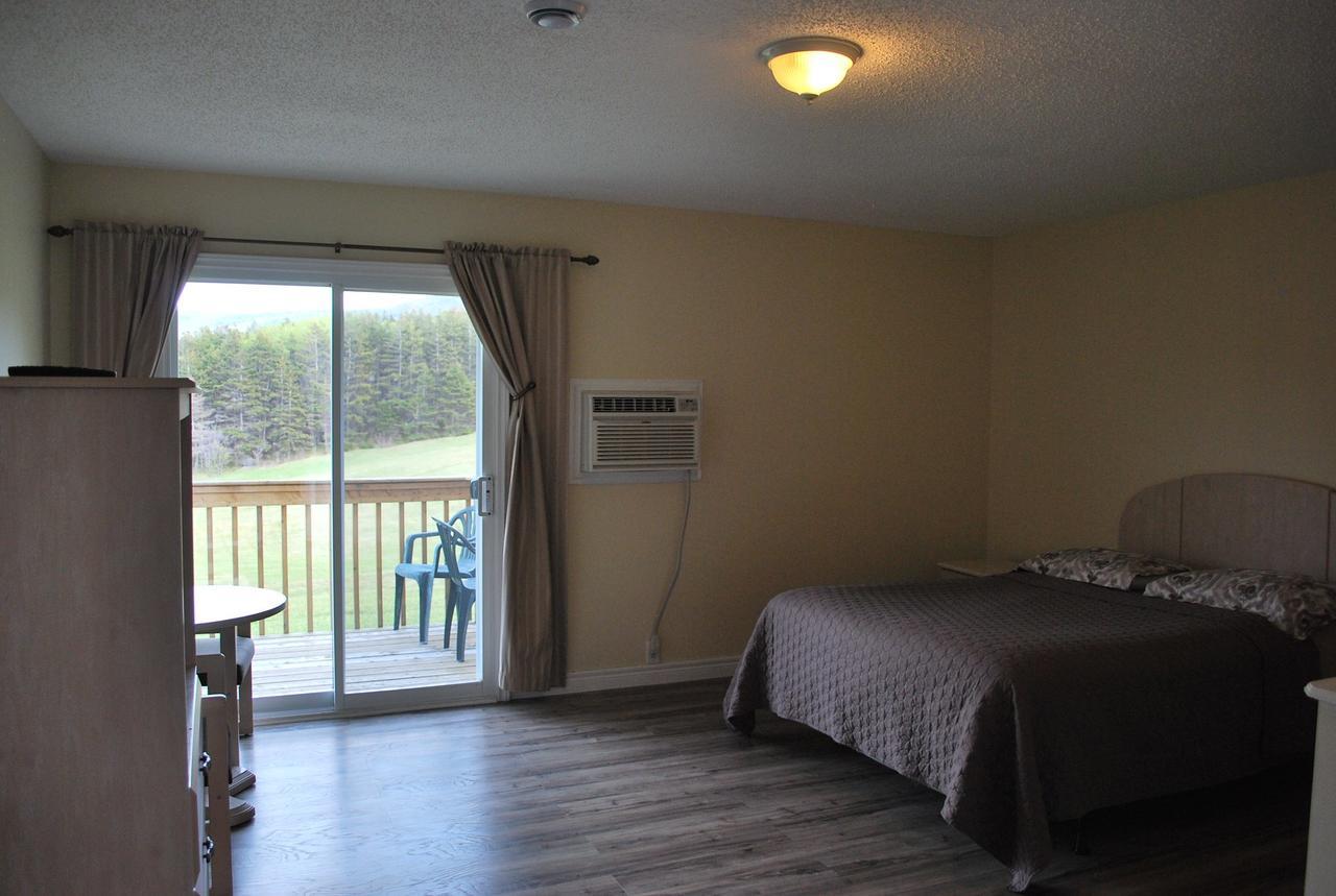 Midtrail Motel Плезънт Бей Екстериор снимка