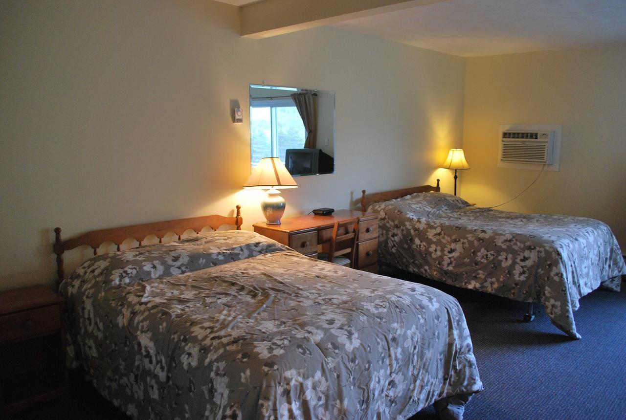 Midtrail Motel Плезънт Бей Екстериор снимка