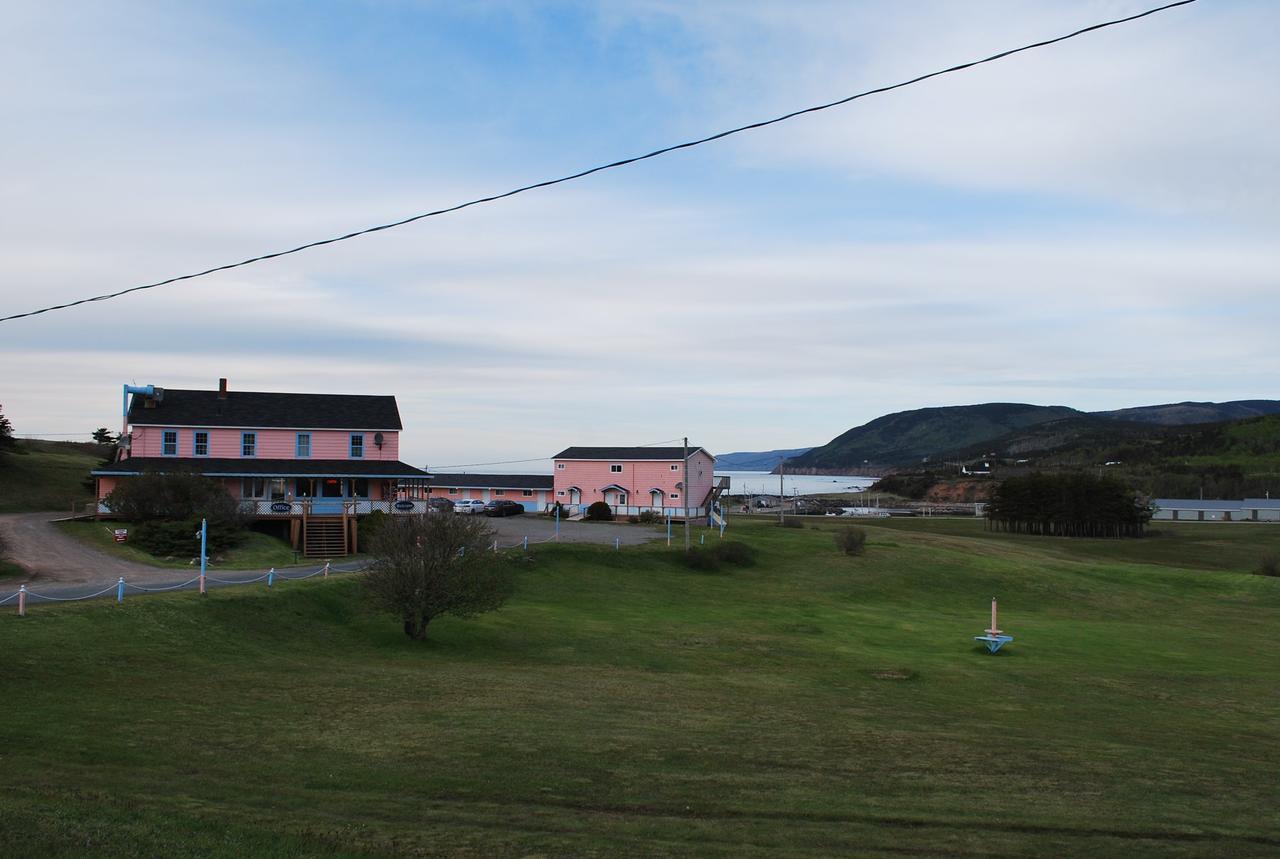 Midtrail Motel Плезънт Бей Екстериор снимка