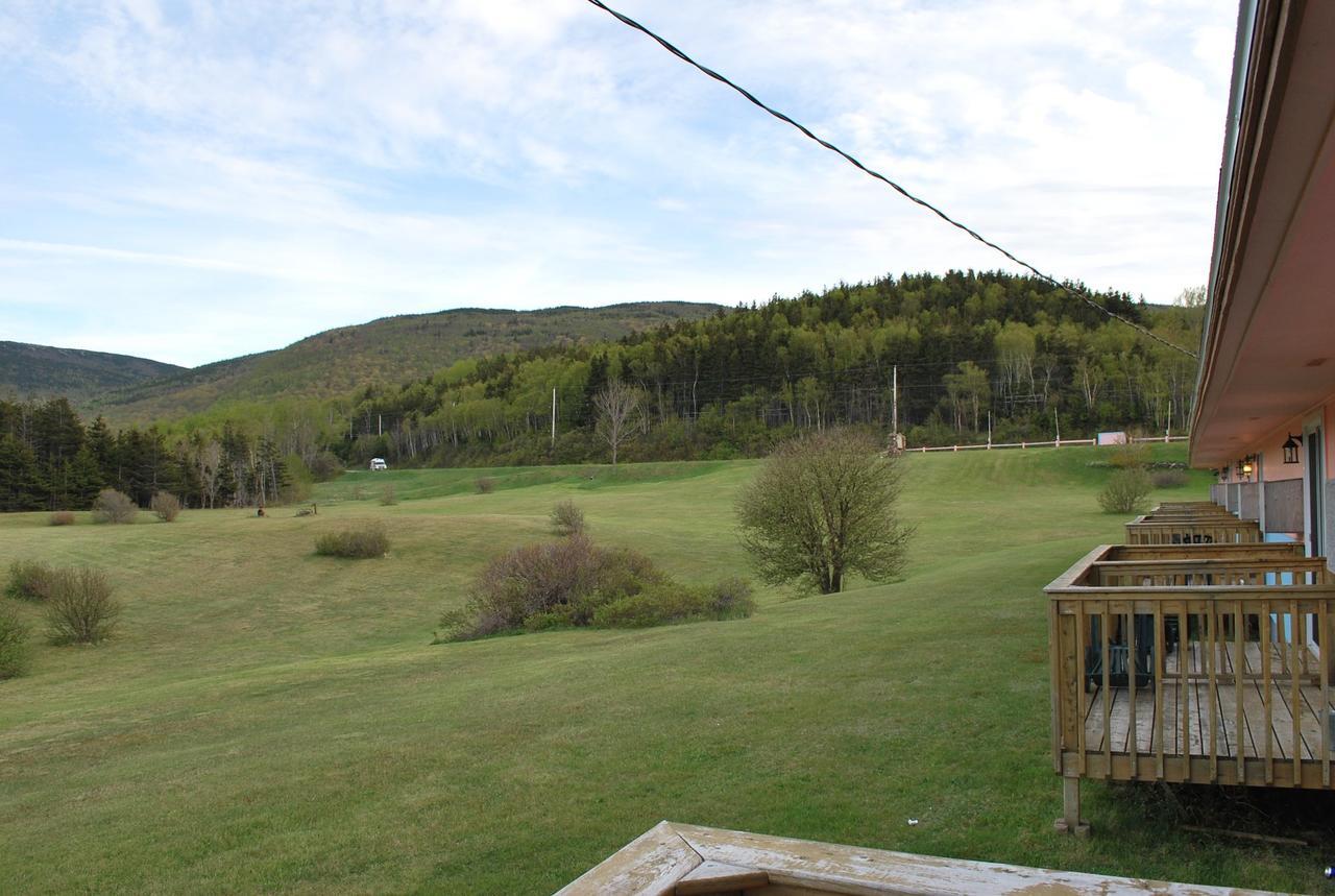 Midtrail Motel Плезънт Бей Екстериор снимка
