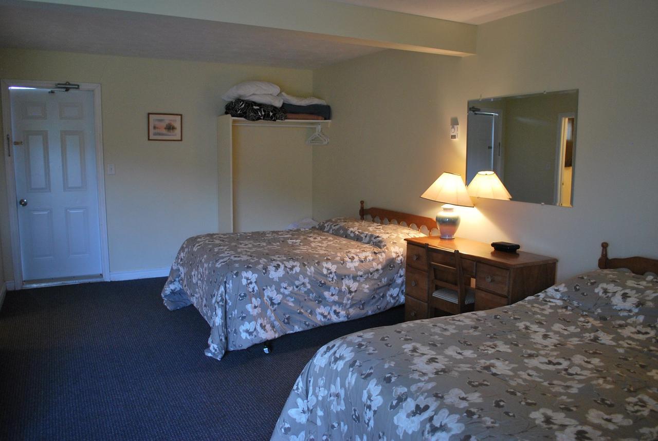 Midtrail Motel Плезънт Бей Екстериор снимка