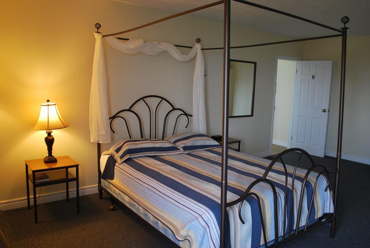 Midtrail Motel Плезънт Бей Екстериор снимка