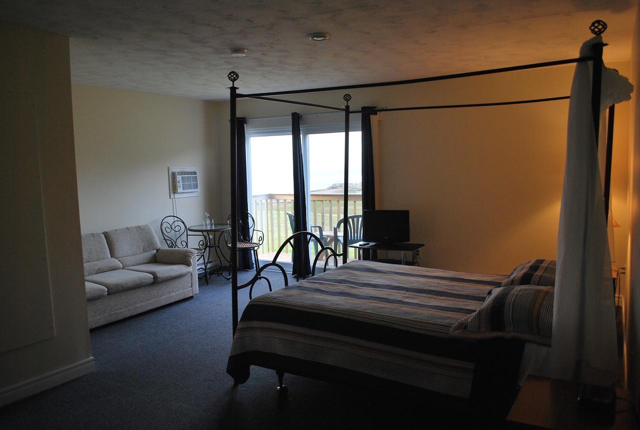 Midtrail Motel Плезънт Бей Екстериор снимка